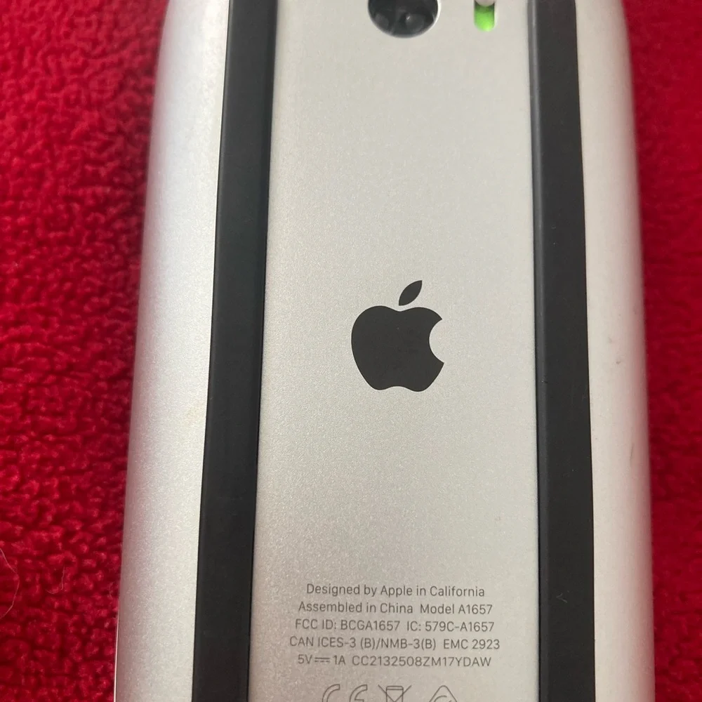 Apple Magic Mouse! Used twice (Wht) Includes USB-C to Lighting cable!